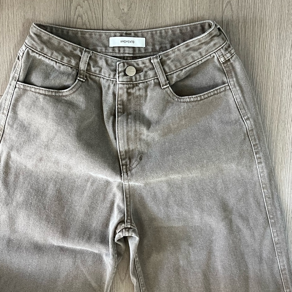 Amomento Light Gray Relaxed Fit High-Waisted Jeans